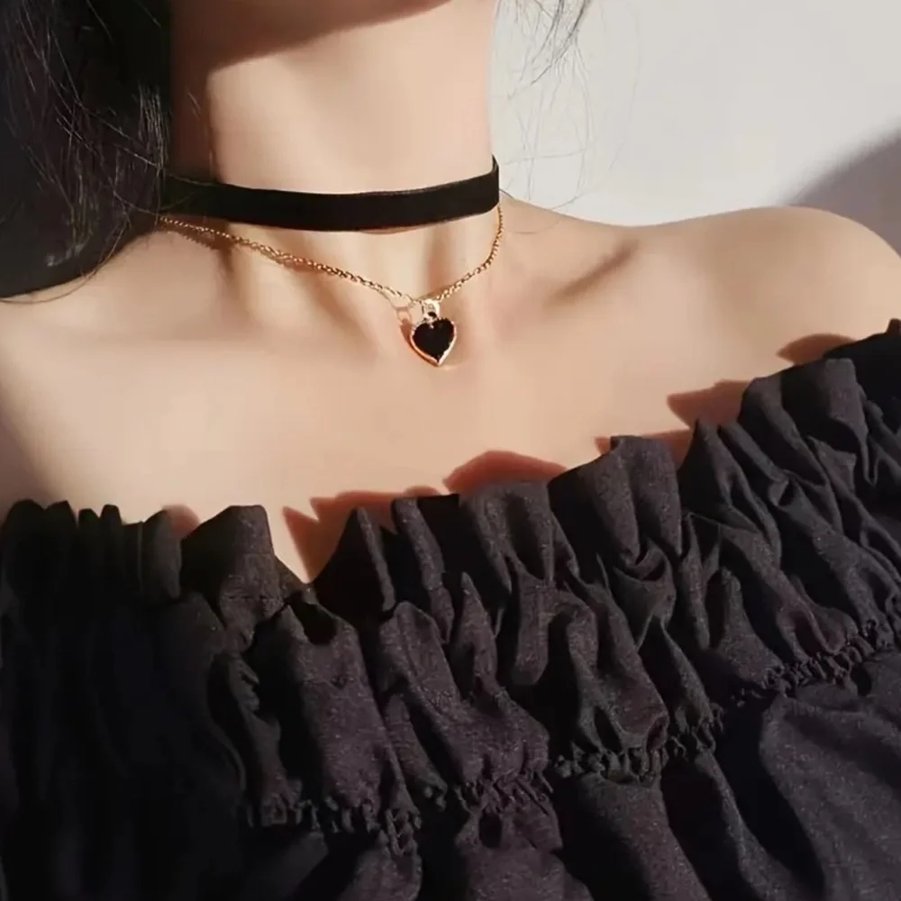 Elegant Heart Pendant Choker Necklace Set. 2 pcs red & black Necklace ❤️